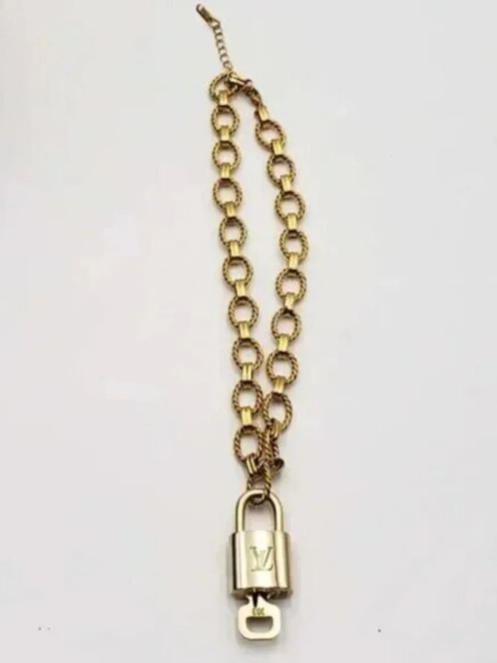 Authentic Louis Vuitton Lock & Key with Gold Plated Gold Chain Necklace 013126